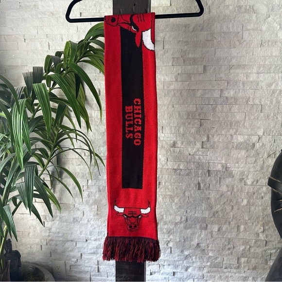 Chicago Bulls Black Red Basketball NBA Fan Logo Knit Tassel Scarf - Picture 1 of 6